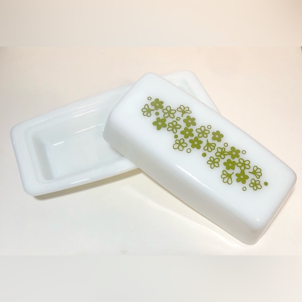 🌹🍃Vintage 70’s PYREX White Milk Glass Butter Dish w/ Spring Blossom Pattern - Picture 3 of 8